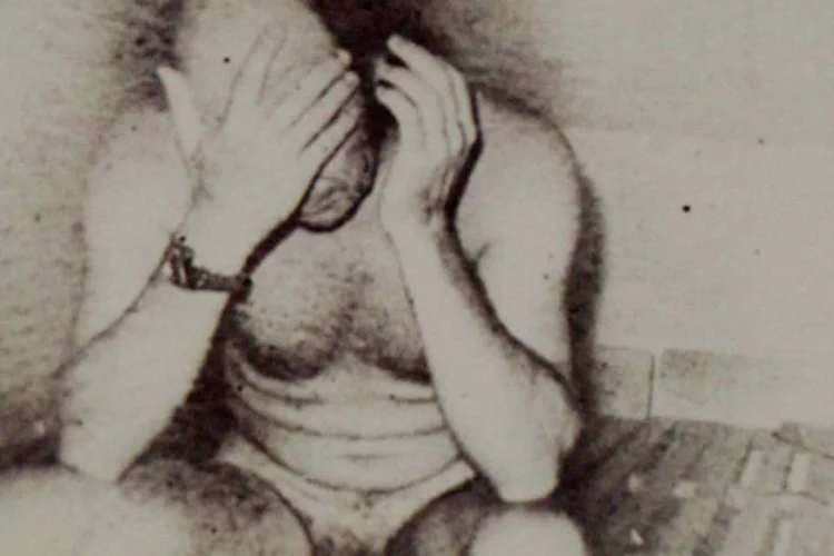 
	Suposta foto do jornalista Vladimir Herzog durante pris&atilde;o no DOI-Codi: &nbsp;ele foi encontrado morto um dia ap&oacute;s ter se apresentado para depor sobre seus v&iacute;nculos com a esquerda
 (José Cruz/Abr)