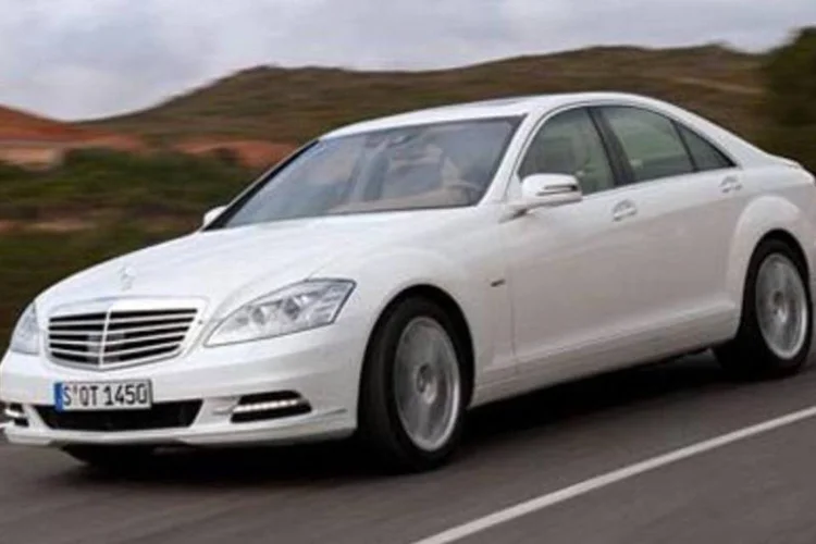 Híbrido da Mercedes tem consumo de gasolina reduzido graças ao auxílio do motor elétrico no sistema, e também polui menos.  (.)
