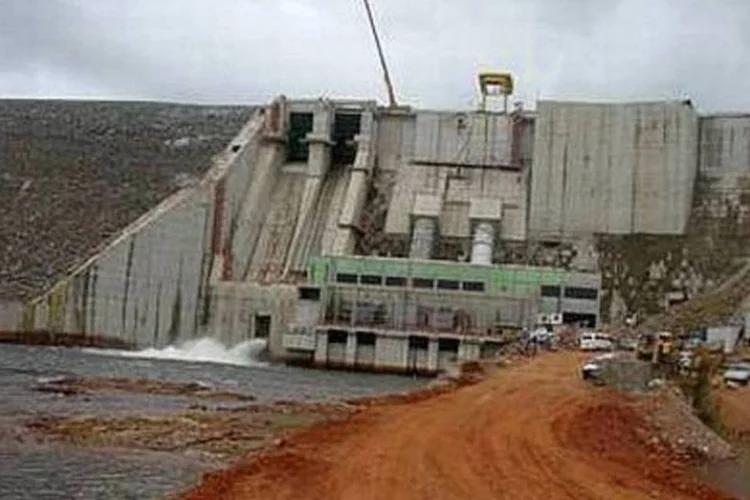 Barragem: a potência da usina é de 210 megawatts (.)