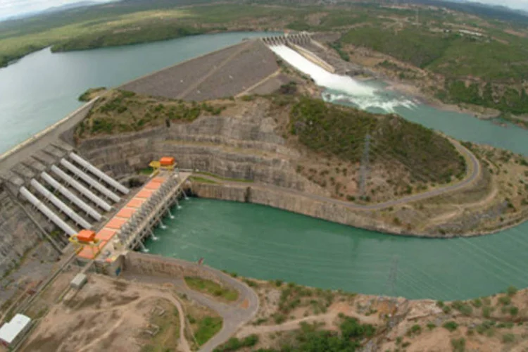 Hidrelétrica de Xingó, administrada pela Chesf: construção de 182 novas usinas, planejadas para gerar 10 mil mW, está impossibilitada (.)