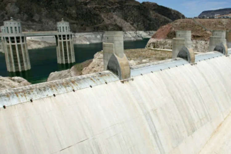 
	Hidrel&eacute;trica: n&iacute;vel baixo das reservas fez com que pre&ccedil;o que serve de base para contratos de energia no curto prazo ficasse acima dos 550 reais por megawatt-hora
 (Miller/Getty Images)