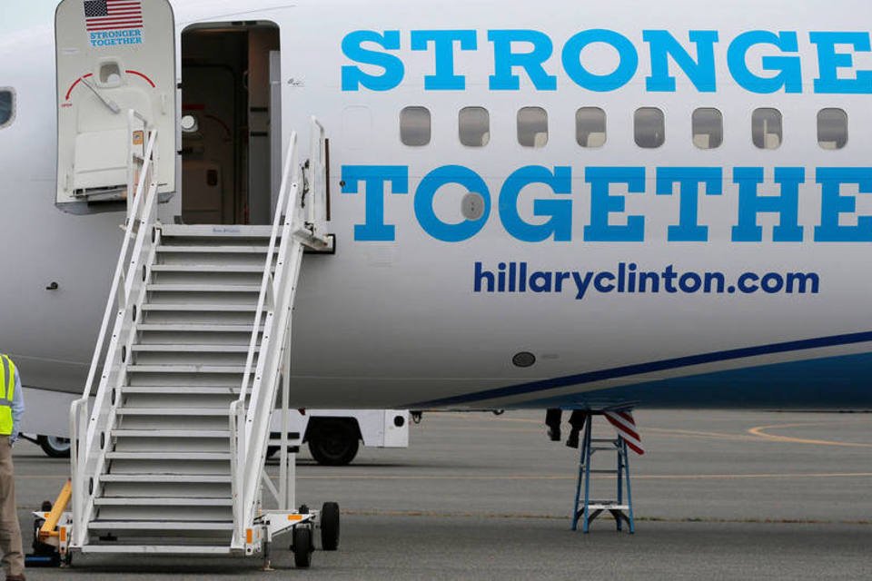 Hillary inicia viagem de campanha em busca de fortalecimento