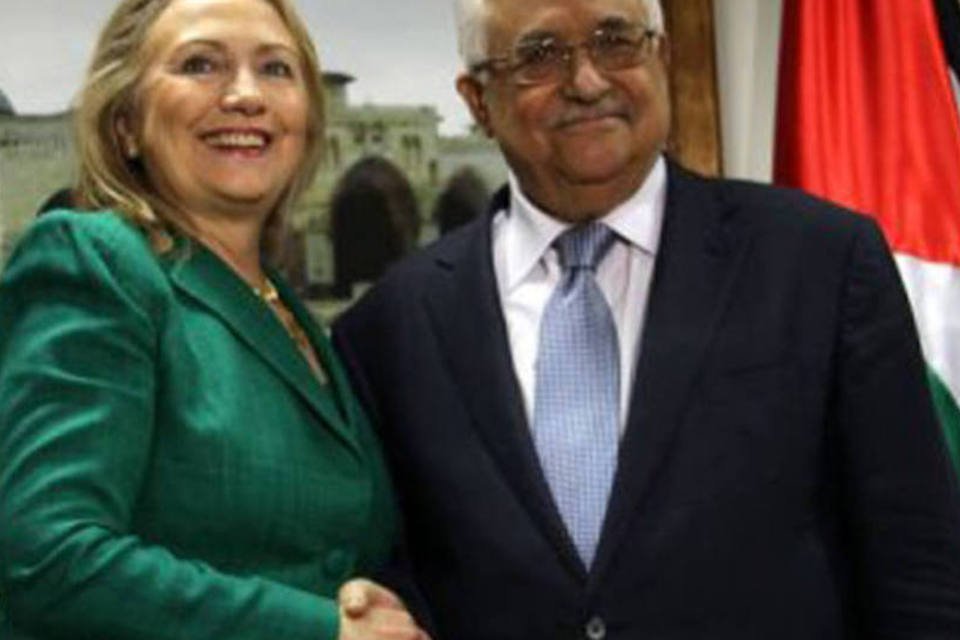 Hillary Clinton chega ao Cairo para discutir trégua em Gaza