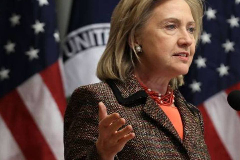 Hillary alerta contra ação unilateral dos EUA na Líbia