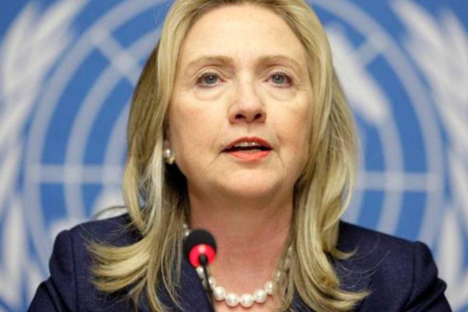 Hillary diz que não é tarde demais para Assad negociar saída