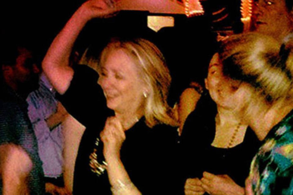Hillary dança em bar cubano ao fim da Cúpula das Américas