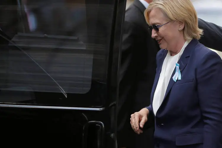 
	Hillary Clinton deixa cerim&ocirc;nia do 11 de setembro: ela foi diagnosticada com pneumonia e passou mal por causa do calor
 (REUTERS/Brian Snyder)