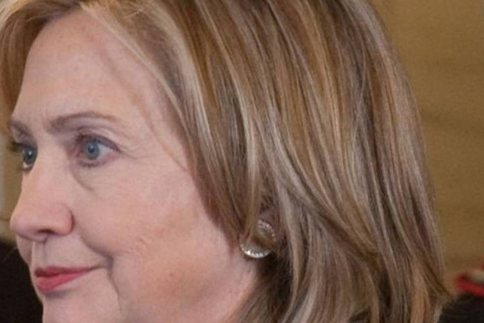 Hillary Clinton diz que apenas EUA podem conseguir paz