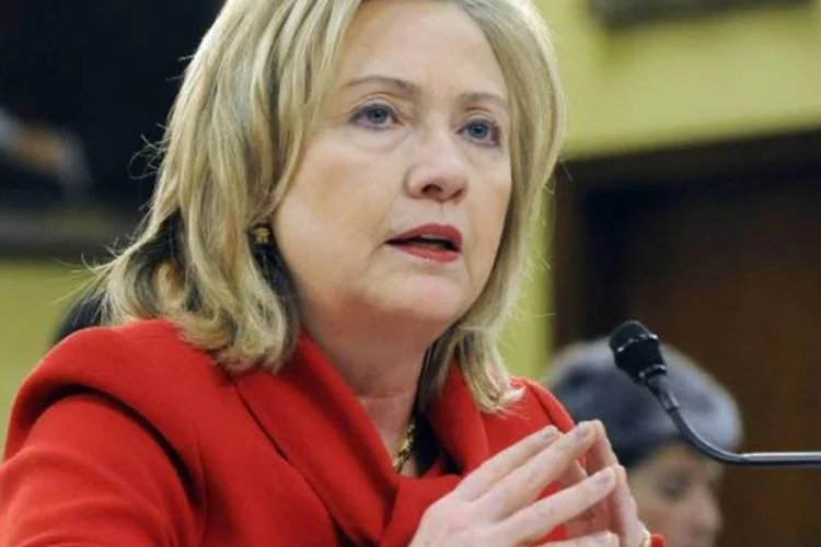 Manifestantes da Tunísia gritaram palavras de ordem como "Clinton fora" e exibiram cartazes como "EUA iguais a terrorismo e corrupção" (Getty Images)