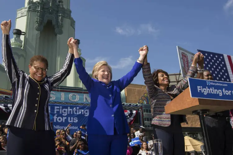 Hillary Clinton em evento na Califórnia: pré-candidata conquistou o número necessário de delegados para garantir a nomeação democrata (David McNew/Stringer/Getty Images)