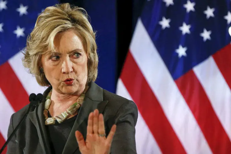 
	Hillary Clinton: a pr&eacute;-candidata defende sua posi&ccedil;&atilde;o de favorita nas prim&aacute;rias democratas
 (Shannon Stapleton/Reuters)
