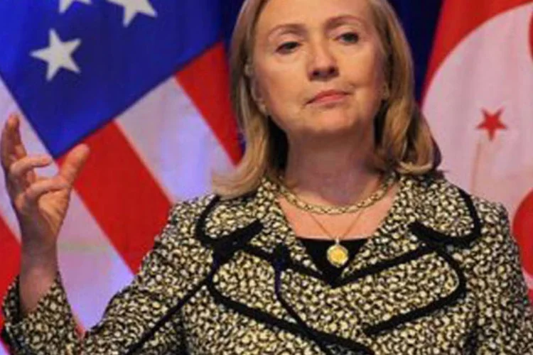 Hillary disse ainda que quer discutir estratégias para evitar que o Irã desenvolva uma arma nuclear (Mike Clarke/AFP)