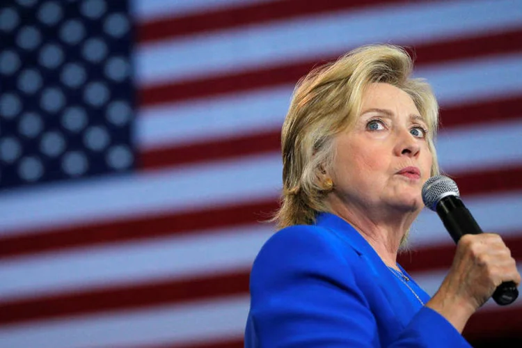 
	Hillary Clinton: segundo a m&eacute;dia obtida com base em cinco pesquisas, 43% do eleitorado votar&aacute; em Hillary, e 40%, em Trump
 (Brian Snyder / Reuters)