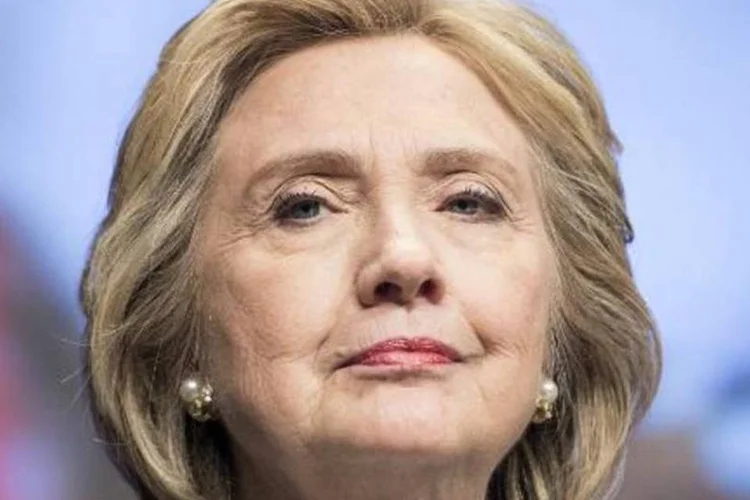 
	Hillary Clinton: &quot;Estou determinada a fazer algo sobre isso e vou tentar de todas as formas poss&iacute;veis tirar as armas das m&atilde;os de quem n&atilde;o deveria t&ecirc;-las&quot;
 (Brendan Smialowski/AFP)
