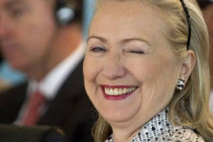 A secretária de Estado dos EUA, Hillary Clinton, dá apoio ao governo grego em Atenas. (Saul Loeb/AFP)