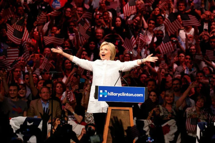 
	Hillary: Pesquisa mostra a ex-secret&aacute;ria de Estado com 51% das inten&ccedil;&otilde;es de voto, contra 39% para Trump
 (Reuters)