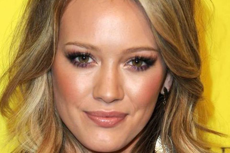 Hilary Duff provoca furor na Bienal do Livro do Rio