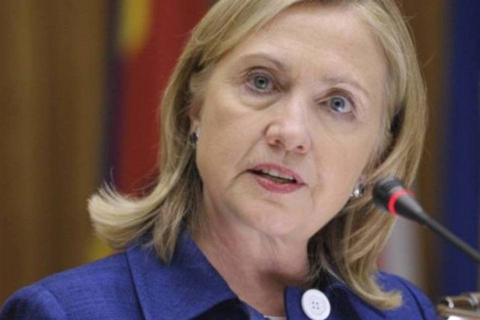 Hillary estimula regime birmanês a ganhar confiança internacional