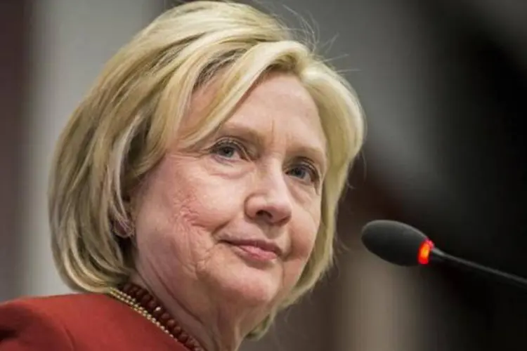 
	Hillary Clinton: a pr&eacute;-candidata enfrentar&aacute; seus oponentes dentro do partido em 13 de outubro
 (Reuters/Joshua Roberts)