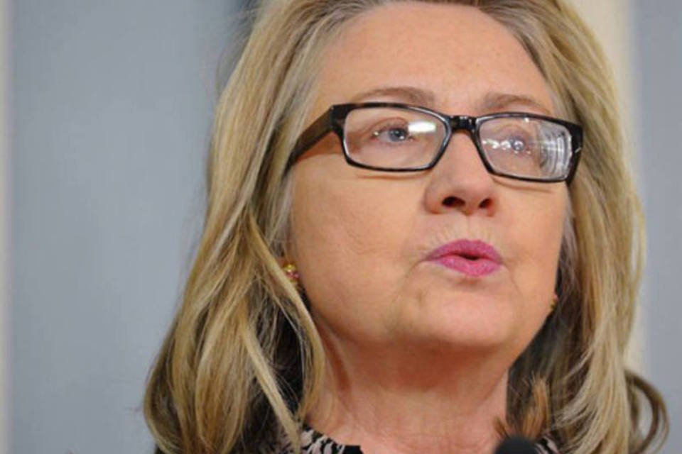Hillary nega que EUA tenham escondido atentado na Líbia