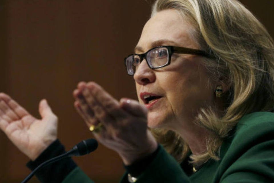 Hillary defende no Senado resposta a ataque na Líbia
