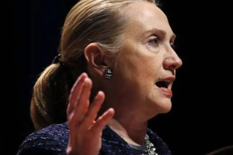 
	Hillary Clinton: secret&aacute;ria de Estado&nbsp;sofreu um mal-estar estomacal no in&iacute;cio do m&ecirc;s que provocou um desmaio e uma concuss&atilde;o cerebral na queda
 (AFP/  Kevin Lamarque)