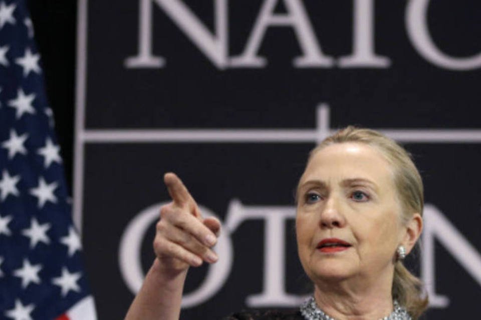 EUA teme que Assad recorra a armas químicas, diz Hillary