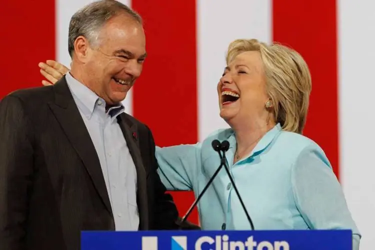 
	Hillary Clinton e seu vice, Timothy Kaine: o j&aacute; oficial companheiro de chapa da ex-secret&aacute;ria de Estado confessou que n&atilde;o esperava &quot;nunca&quot; estar hoje se comprometendo para tal cargo
 (Reuters)