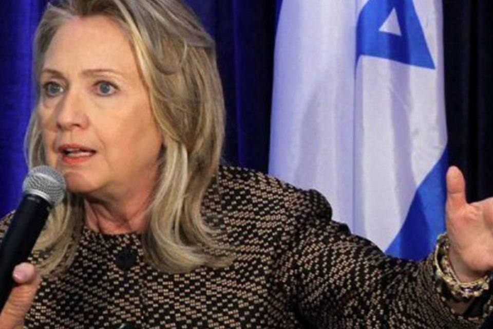 Hillary Clinton reafirma apoio à democracia no Egito