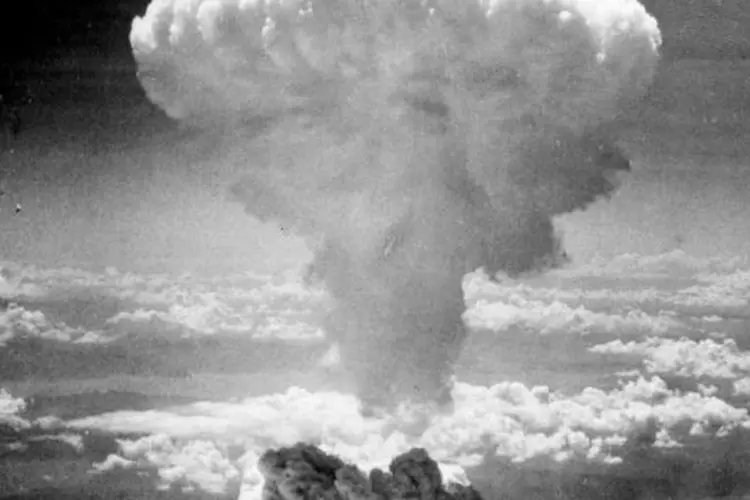 
	A bomba lan&ccedil;ada por um avi&atilde;o dos EUA sobre Hiroshima matou de forma imediata 80 mil pessoas
 (Wikimedia Commons)