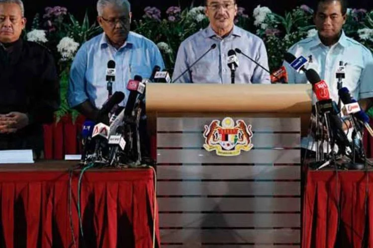  Hishammuddin Hussein: buscas prosseguem garantiu o ministro (Reuters)