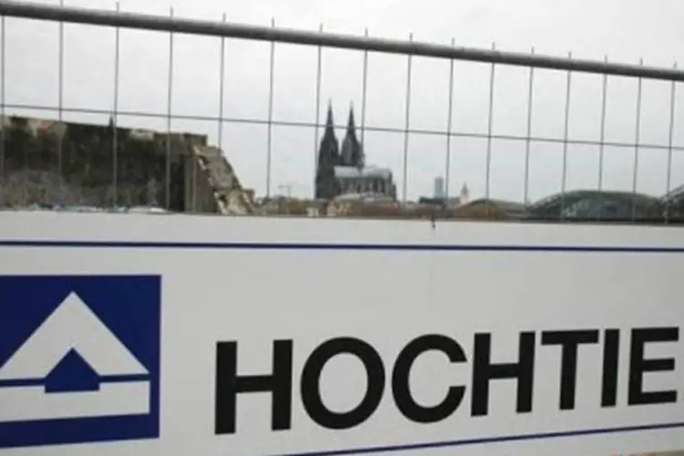 Logo da construtora alemã Hochtief: ACS já detém 29,27% da empresa (Patrik Stollarz/AFP)