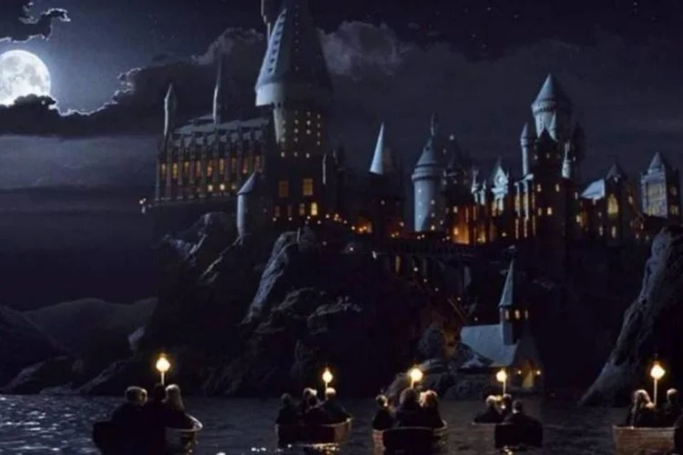 Harry Potter: a função permite aos usuários conhecerem lugares que têm alguma relação com Harry Potter (Reprodução/Reprodução)