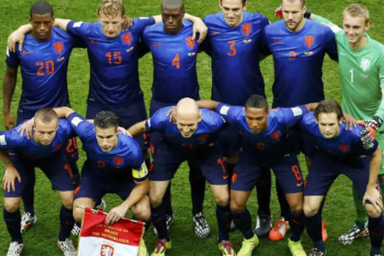 
	Time da Holanda que entrou em campo no Man&eacute; Garrincha
 (Ruben Sprich/REUTERS)