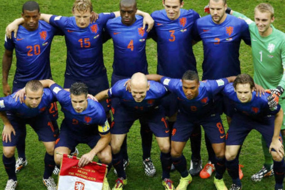 Holanda vira 1ª seleção a usar todo elenco em uma Copa