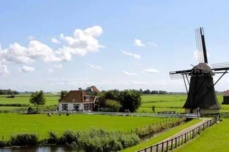 
	Holanda: apesar das cr&iacute;ticas sobre crescimento, a ag&ecirc;ncia concluiu que o consenso pol&iacute;tico est&aacute; a favor para conter a d&iacute;vida p&uacute;blica e que os d&eacute;ficits ser&atilde;o mantidos
 (Wikimedia Commons)