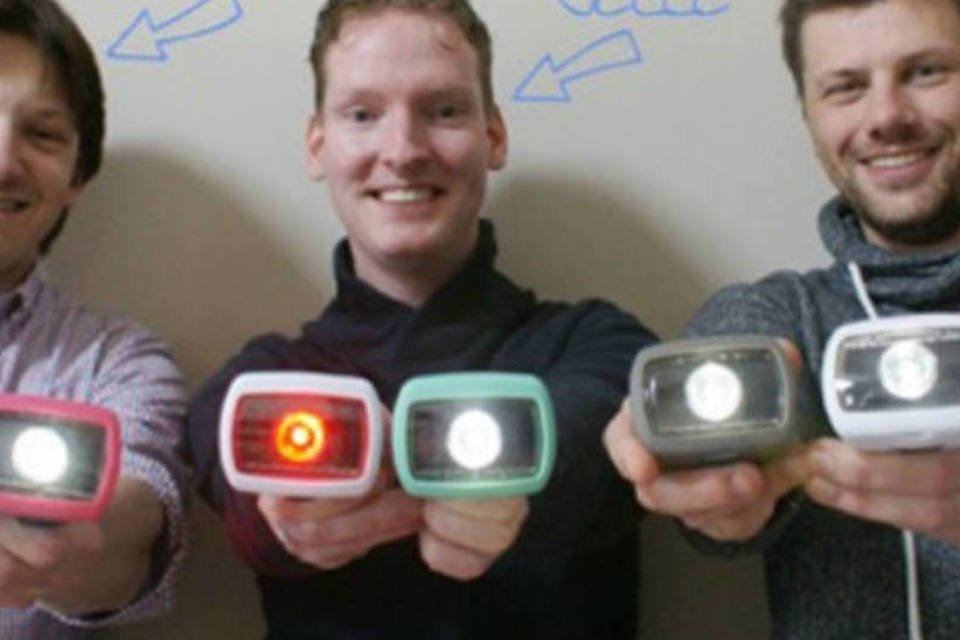 Holandeses criam lanterna para bike movida a energia solar