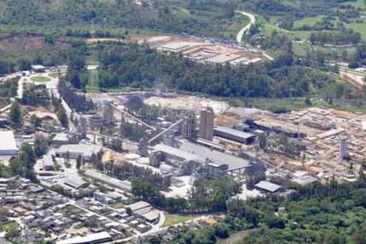 
	F&aacute;brica da Holcim: parceiras fecharam o acordo como uma fus&atilde;o de iguais, em que os acionistas da Lafarge receber&atilde;o uma a&ccedil;&atilde;o da Holcim para cada papel da Lafarge que possu&iacute;rem
 (Divulgação Holcim)