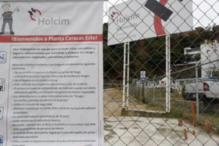 Fábrica da Holcim em Caracas: com o acordo, a Holcim suspendeu o processo que havia iniciado no Tribunal Arbitral do Banco Mundial (Enrique Hernandez/AFP)