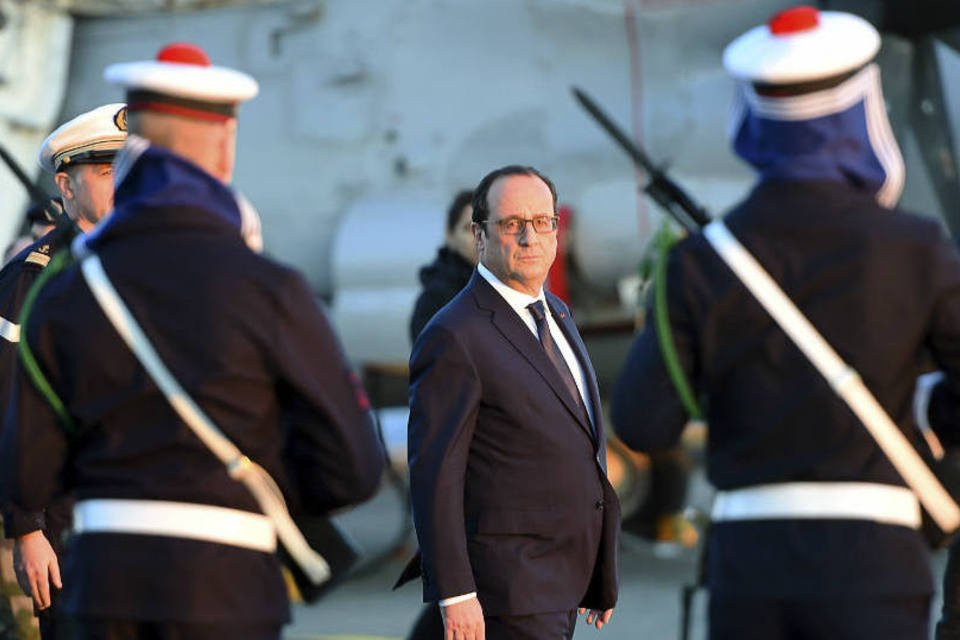França mobiliza porta-aviões para intervenção no Iraque