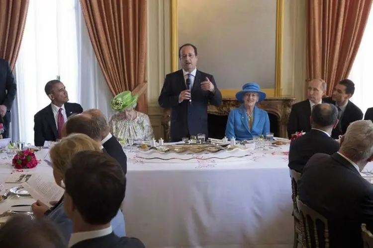 François Hollande fala em cerimônia: para ele, dia foram “24 horas que mudaram o mundo e marcaram para sempre a Normandia” (Stephen Crowley/Pool/Reuters)