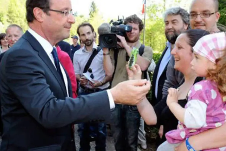 Hollande, que durante toda a sua campanha disse que seria um "presidente normal", esforçou-se nos últimos dias para se colocar em contato com os franceses (Jean-Pierre Muller/AFP)