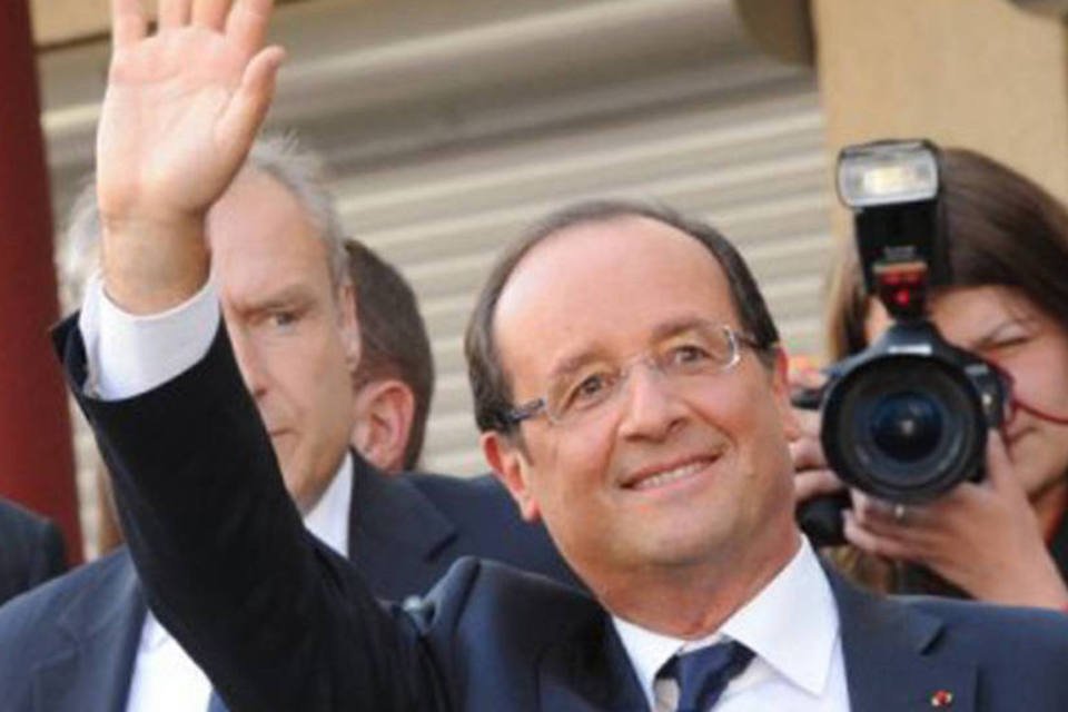 Hollande registra sua maior queda de popularidade
