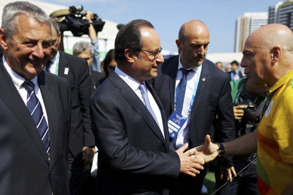 Hollande chega ao Rio e reafirma candidatura de Paris-2024