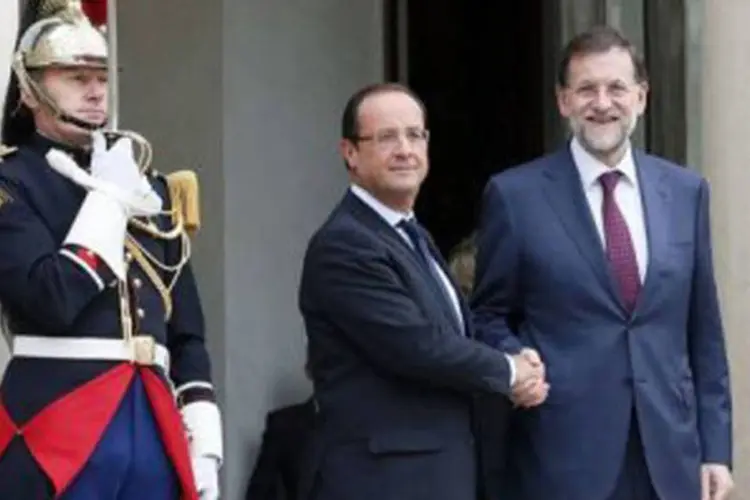 Hollande e Rajoy: o presidente espanhol advertiu que a saída da Grécia da zona do euro "explicitaria um fracasso coletivo de toda a UE que não podemos permitir" (Patrick Kovarik/AFP)