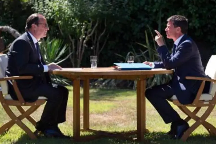 O presidente da França, François Hollande (E) e o primeiro-ministro Manuel Valls (Bertrang Langlois/AFP)
