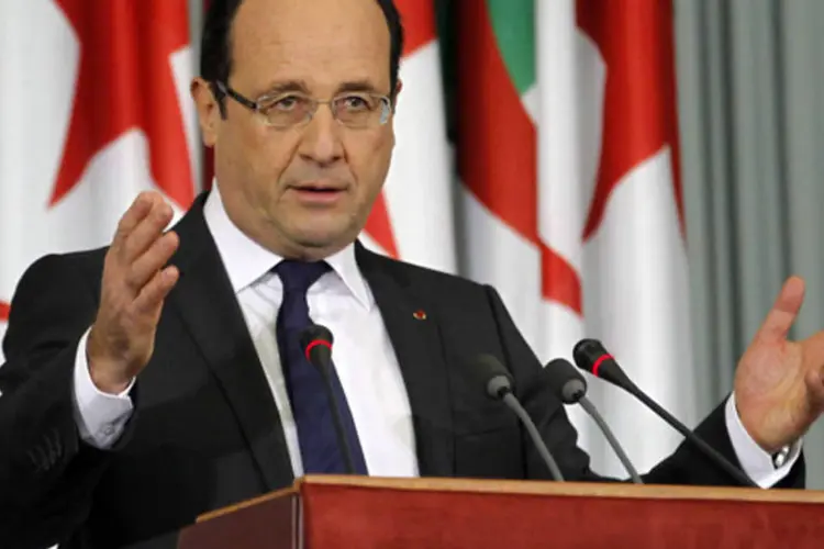 Presidente francês, François Hollande, faz discurso no Palais de Nations, em Argel, no segundo dia de sua visita oficial à Argélia (Louafi Larbi/Reuters)
