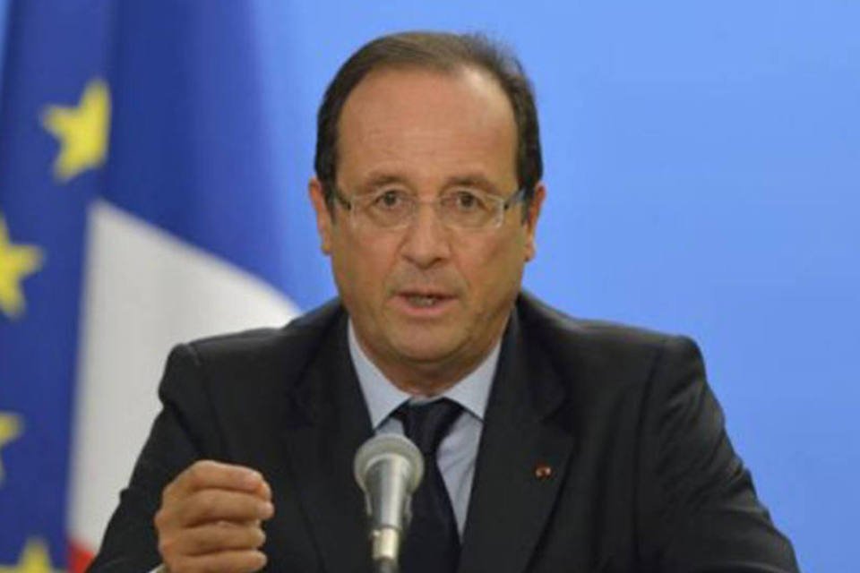 Hollande pede que países europeus coloquem UE à frente dos EUA