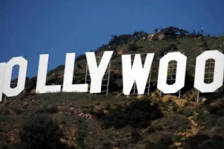 
	A Hollywood Sign Trust, entidade sem fins lucrativos que vela pela manuten&ccedil;&atilde;o do letreiro, acredita que a restaura&ccedil;&atilde;o deixar&aacute; as letras reluzentes pelos pr&oacute;ximos sete anos
 (Gabriel Bouys/AFP)