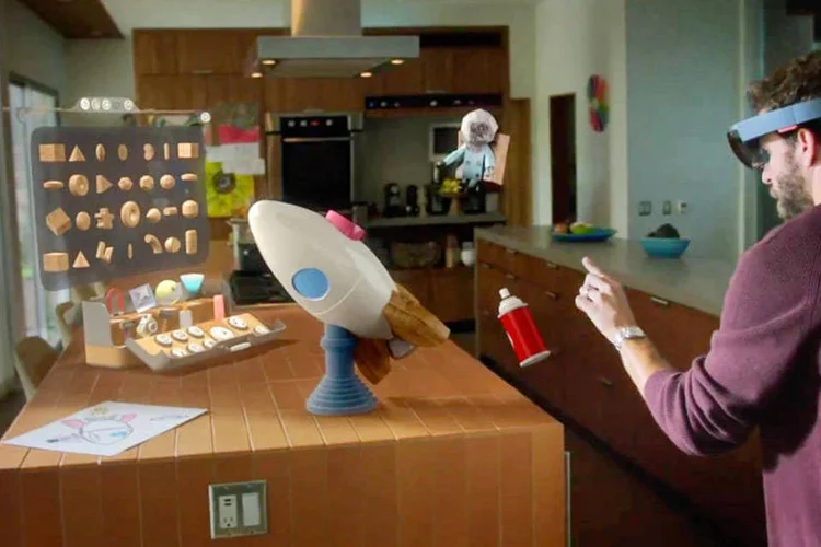 HoloLens: óculos da Microsoft promete expandir horizontes do mundo real (Reprodução/YouTube/Microsoft)